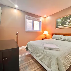 Upgraded With Bath 7-min To Subway Near Downsview Rogers Stadium Habitación en casa particular Toronto